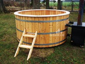 Large wooden hot tub from Sauneco