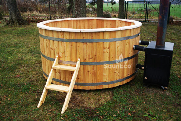 Large wooden hot tub from Sauneco