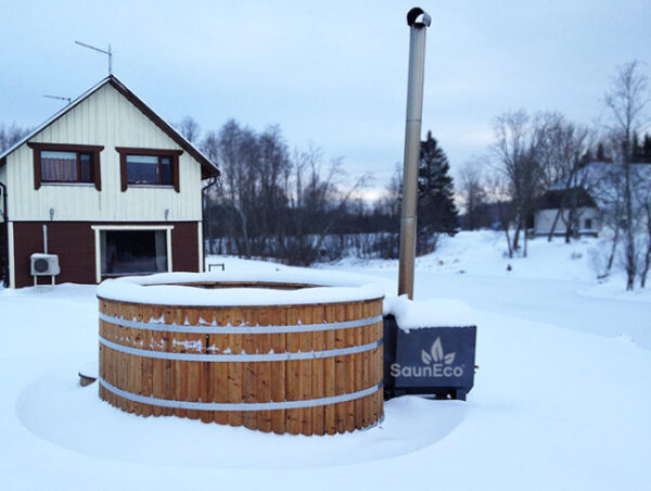 Large wooden hot tub from Sauneco