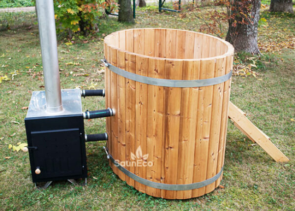 Small thermowood hot tub from Sauneco