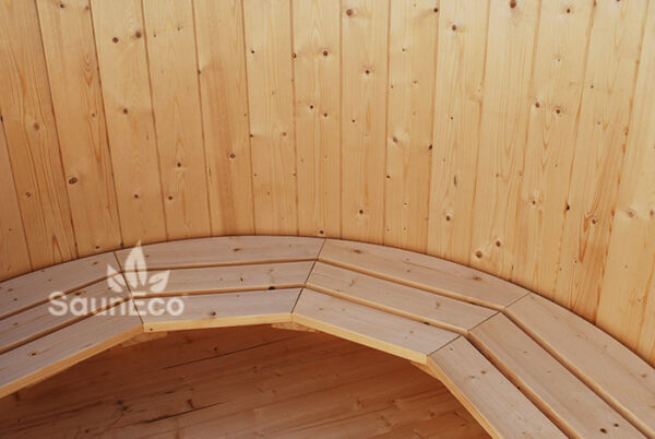 Large spruce wooden hot tub from Sauneco