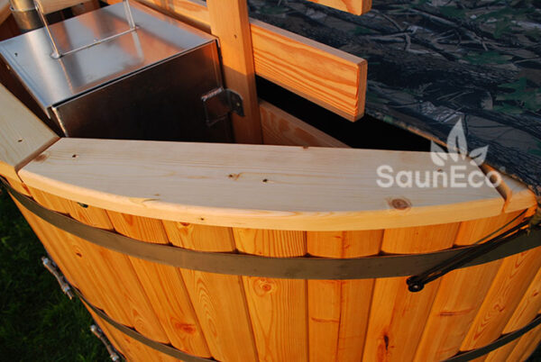 Wooden Hot Tub Bath Barrel from Sauneco