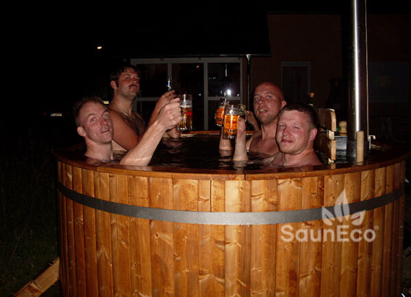 Wooden Hot Tub Bath Barrel from Sauneco