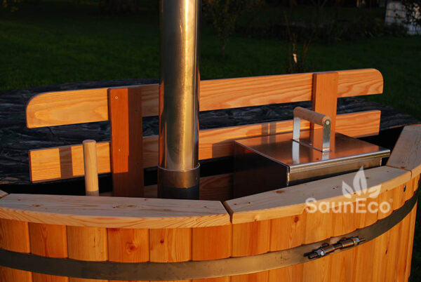 Wooden Hot Tub Bath Barrel from Sauneco