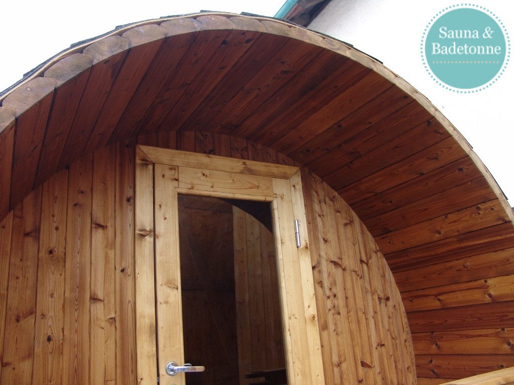 Bambino 2,7m– praktische und kompakte Fasssauna (Saunaraum und Terrasse) – Bild 13