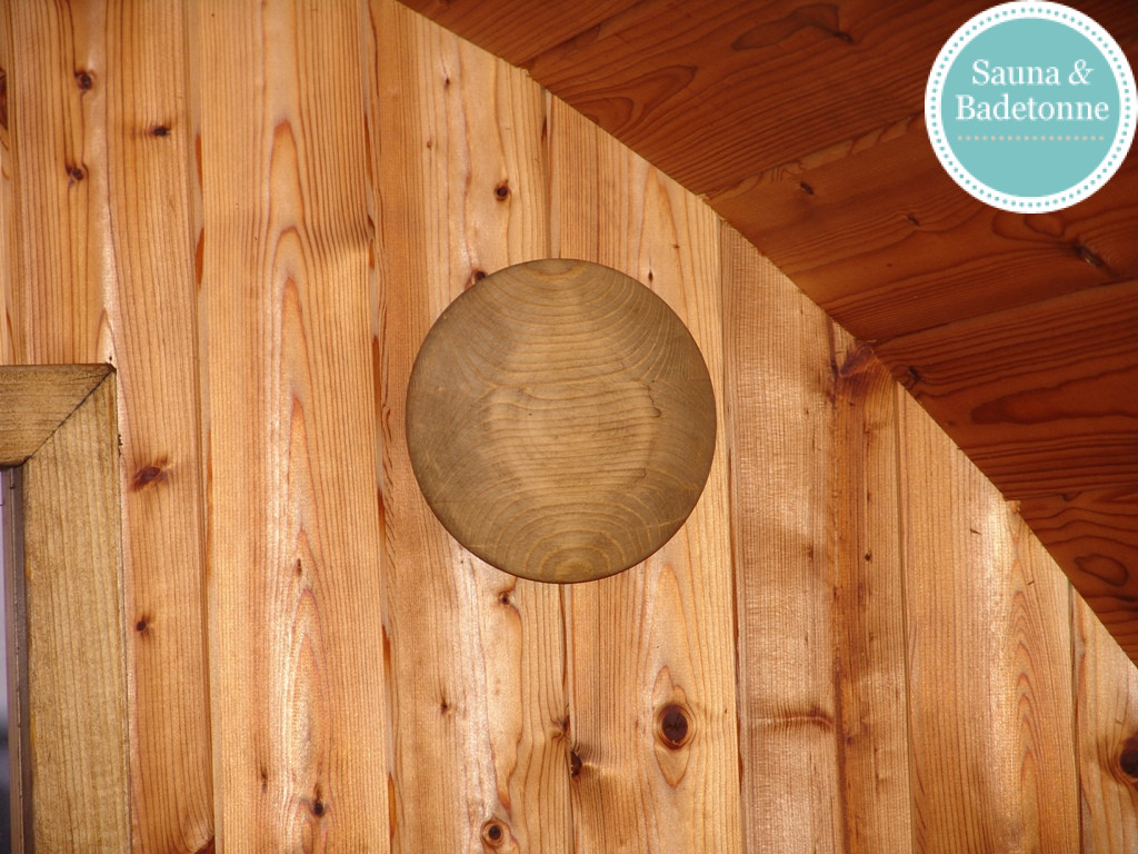 Bambino 2,7m– praktische und kompakte Fasssauna (Saunaraum und Terrasse) – Bild 19
