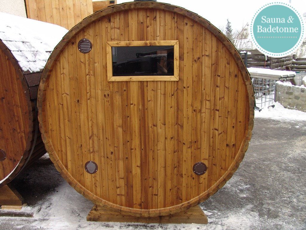 Bambino 2,7m– praktische und kompakte Fasssauna (Saunaraum und Terrasse) – Bild 5