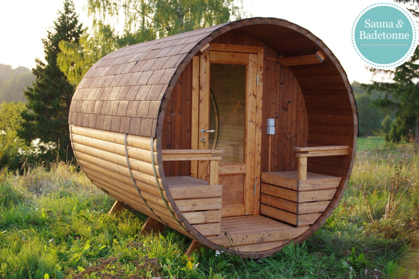 Bambino 2,7m– praktische und kompakte Fasssauna (Saunaraum und Terrasse) – Bild 26